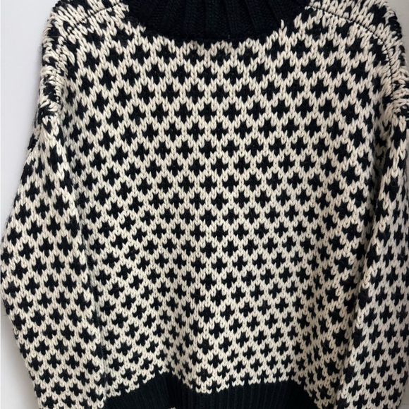 Topshop Black and White oversized  V-Neck Sweater-NWT! - Picture 6 of 8